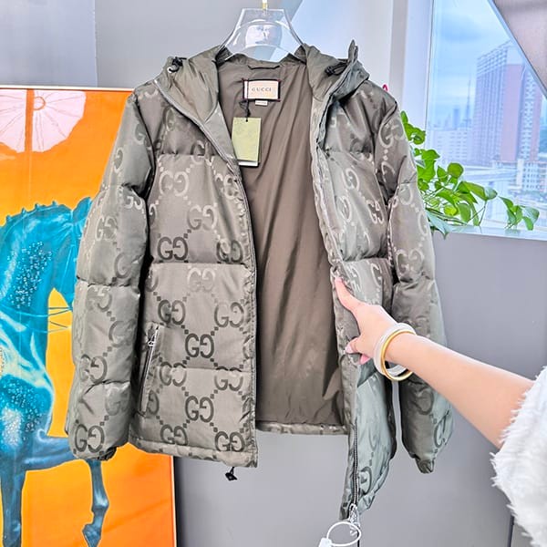 おすすめグッチ n級品 GGナイロン キャンバス ダウンジャケット gum69018